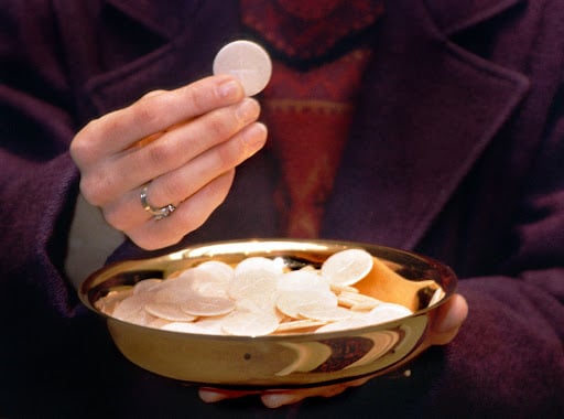 Communion minister