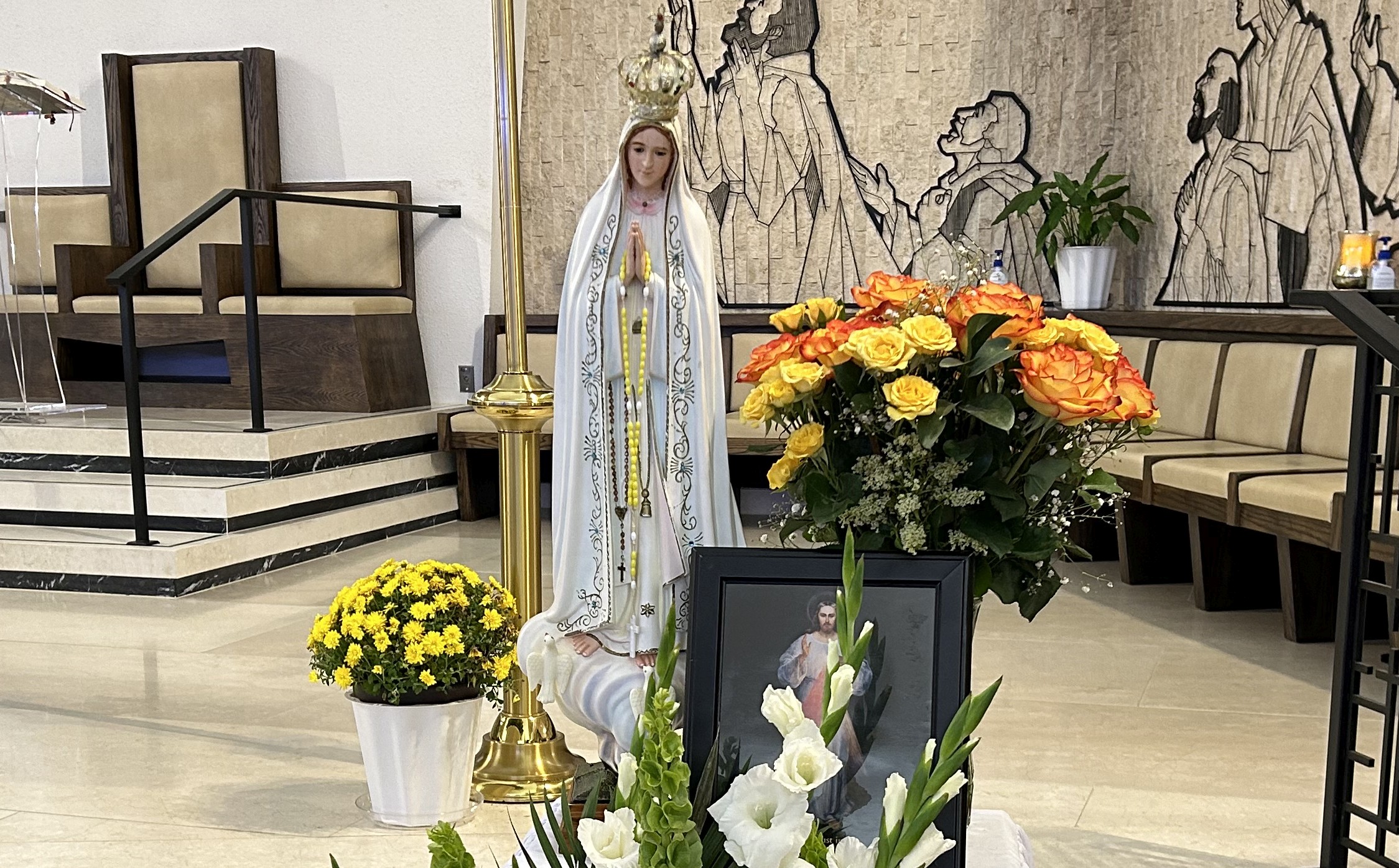 Our Lady Of Fatima Statue